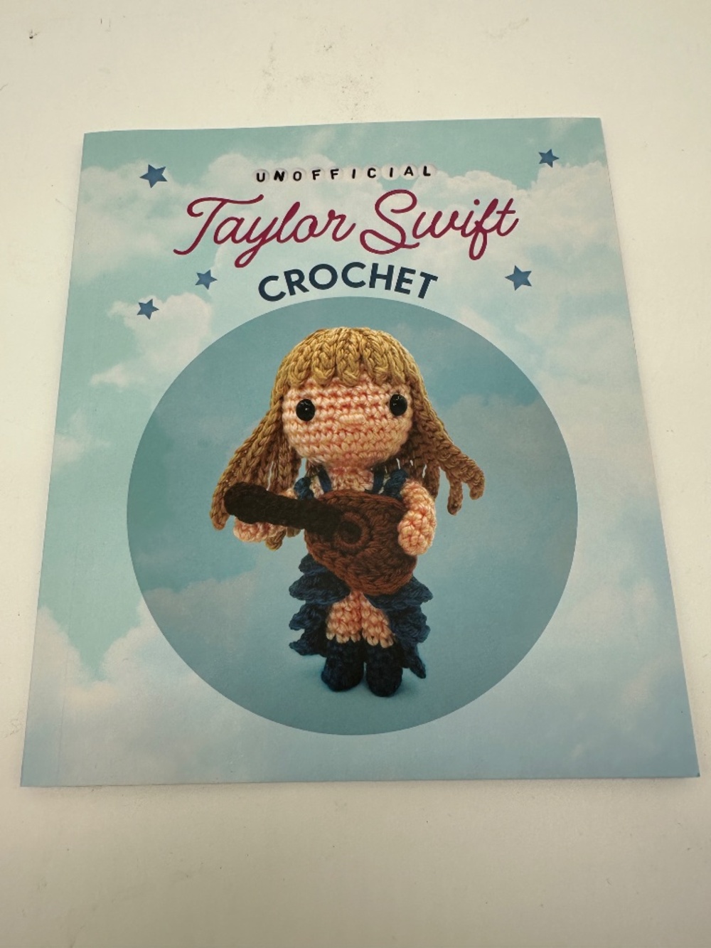 Unofficial Taylor Swift Crochet Amigurumi Doll & Guitar Kit - Picture 13 of 14